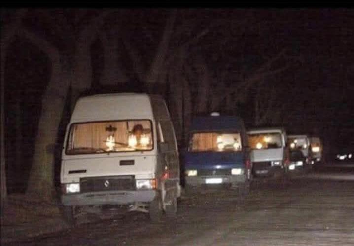 Les Mères Noël dans les bois de Boulogne : Quand le marché de Noël prend un virage étonnant