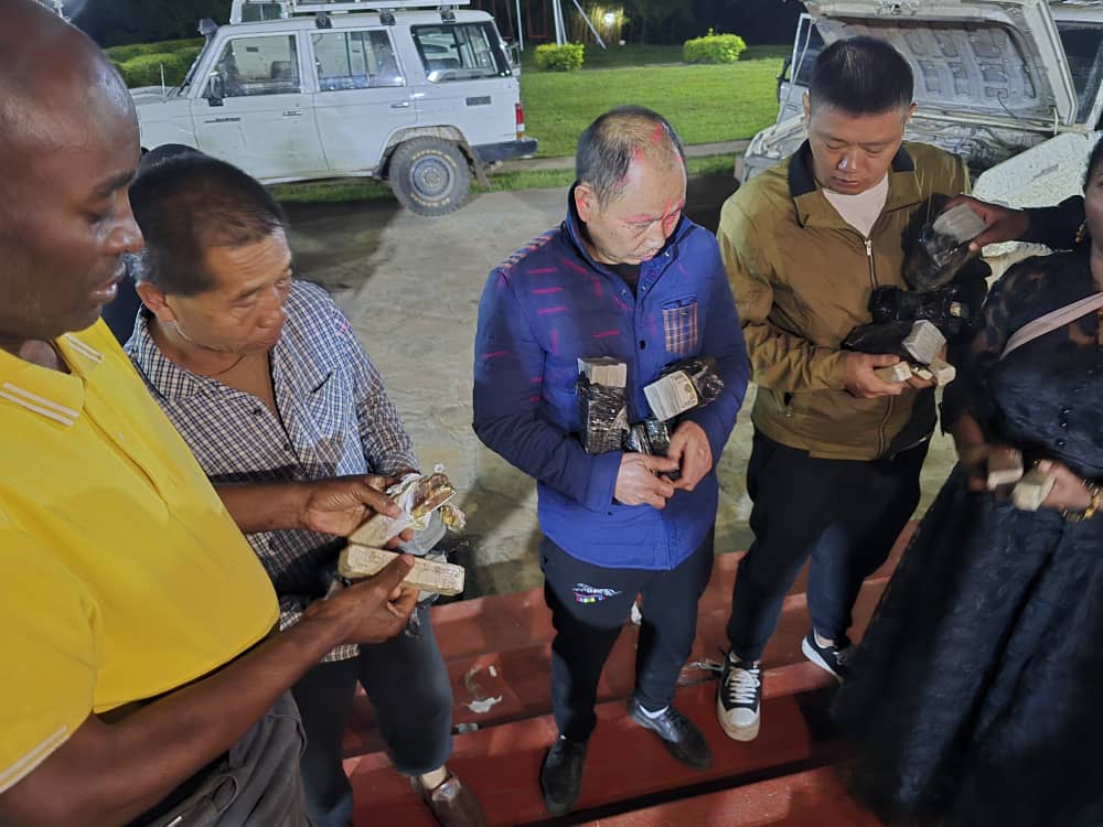 3 Chinois arrêtés au Sud-Kivu, cette fois avec 12 lingots d’or et 800 000 dollars