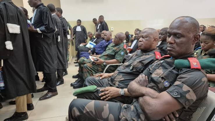 Fuite devant le M23, l’ancien gouverneur intérimaire du Nord-Kivu et 4 officiers jugés pour lâcheté devant l’ennemi