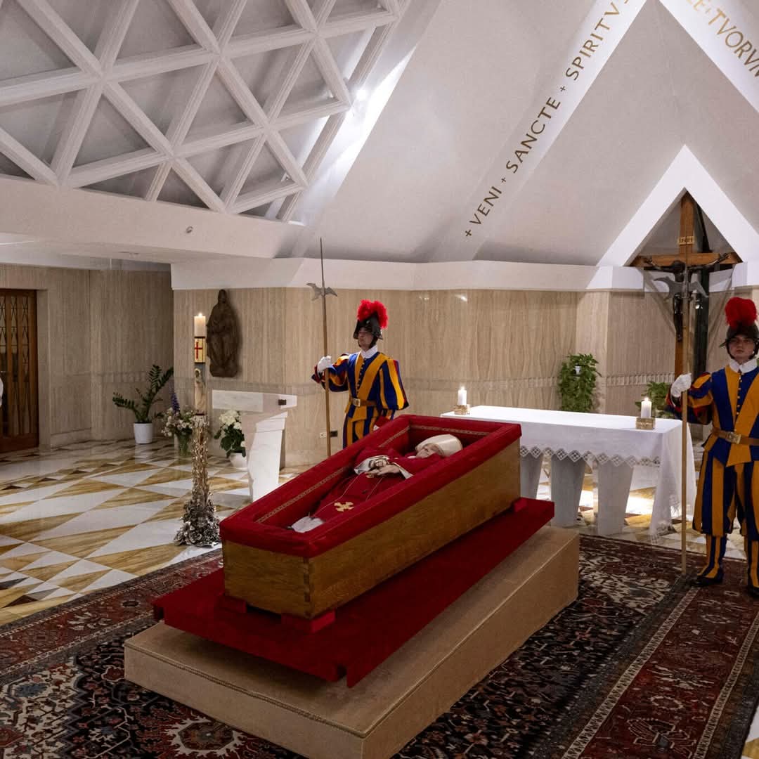Deuil, conclave et succession : les heures cruciales après la mort d’un Pape