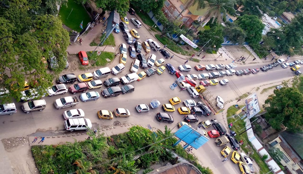 Kinshasa étouffe :Embouteillages monstres et flambée des prix du transport