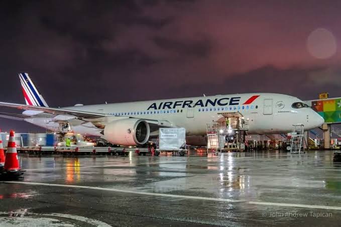 Frayeur dans les airs : Un vol Air France Paris–Kinshasa fait demi-tour en urgence