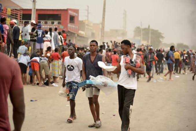 Violences à Luanda : Plus de 600 arrestations et plusieurs Congolais interpellés, selon les médias angolais