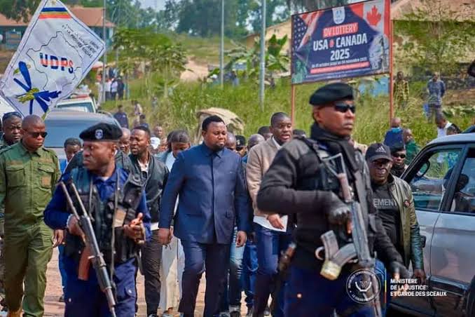 Évasion à Kasangulu : 19 détenus s’échappent, le gouvernement promet des mesures fortes