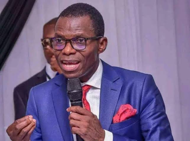 RDC:Eliezer Ntambwe épinglé pour incohérence après avoir emprunté un sens interdit