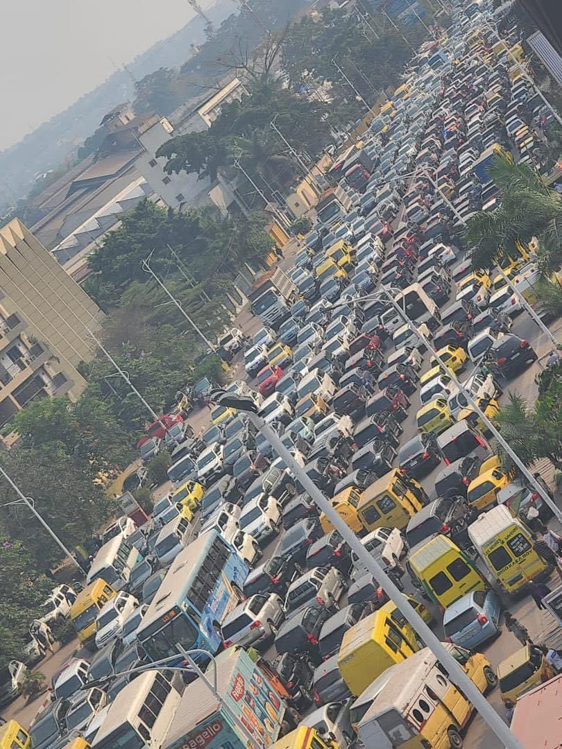 Le contrôle du nouveau permis de conduire biométrique a commencé ce lundi à Kinshasa