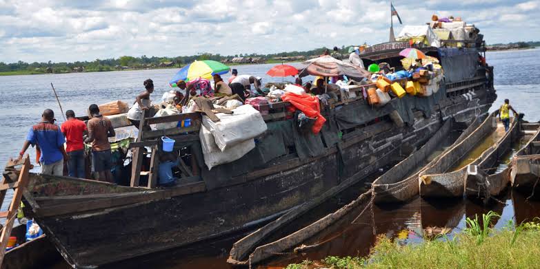 RDC : Vers l’interdiction des baleinières en bois, Bemba veut en finir avec les “cercueils flottants”