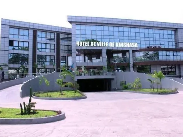 Daniel Bumba résilie tous les contrats de perception des taxes de stationnement et de parking à Kinshasa