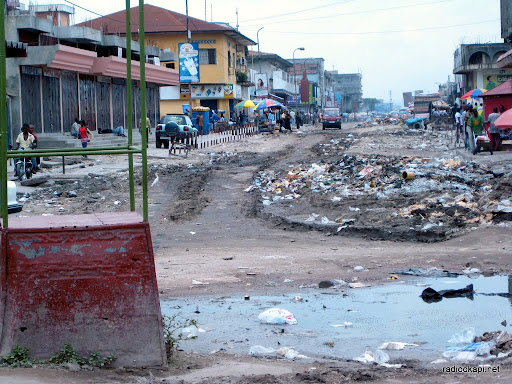 Kinshasa : Bumba mobilise 3000 agents pour contrôler les automobilistes, mais oublie que la ville n’a plus de routes