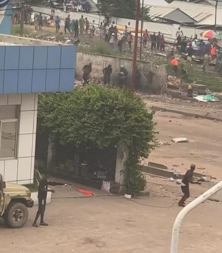 Kinshasa – Pakadjuma : circulation rétablie sur Poids-Lourds, mais la colère des habitants reste vive
